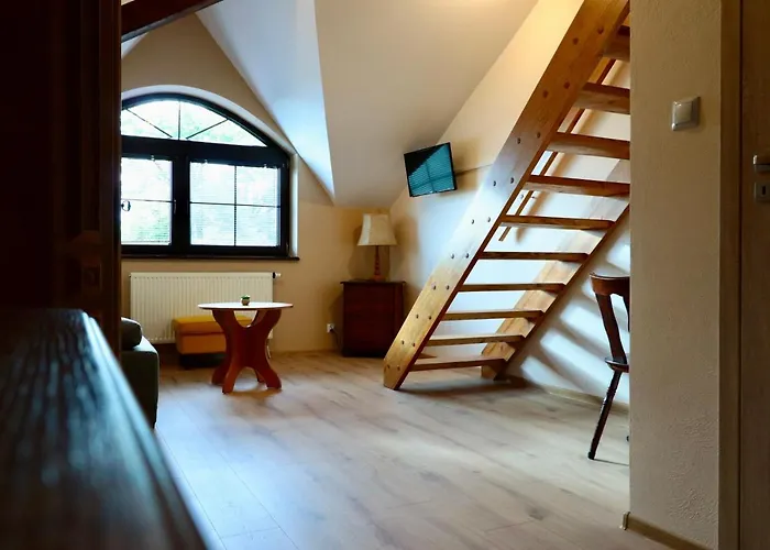 Gasthuis Karczma Pod Jesionem 3*